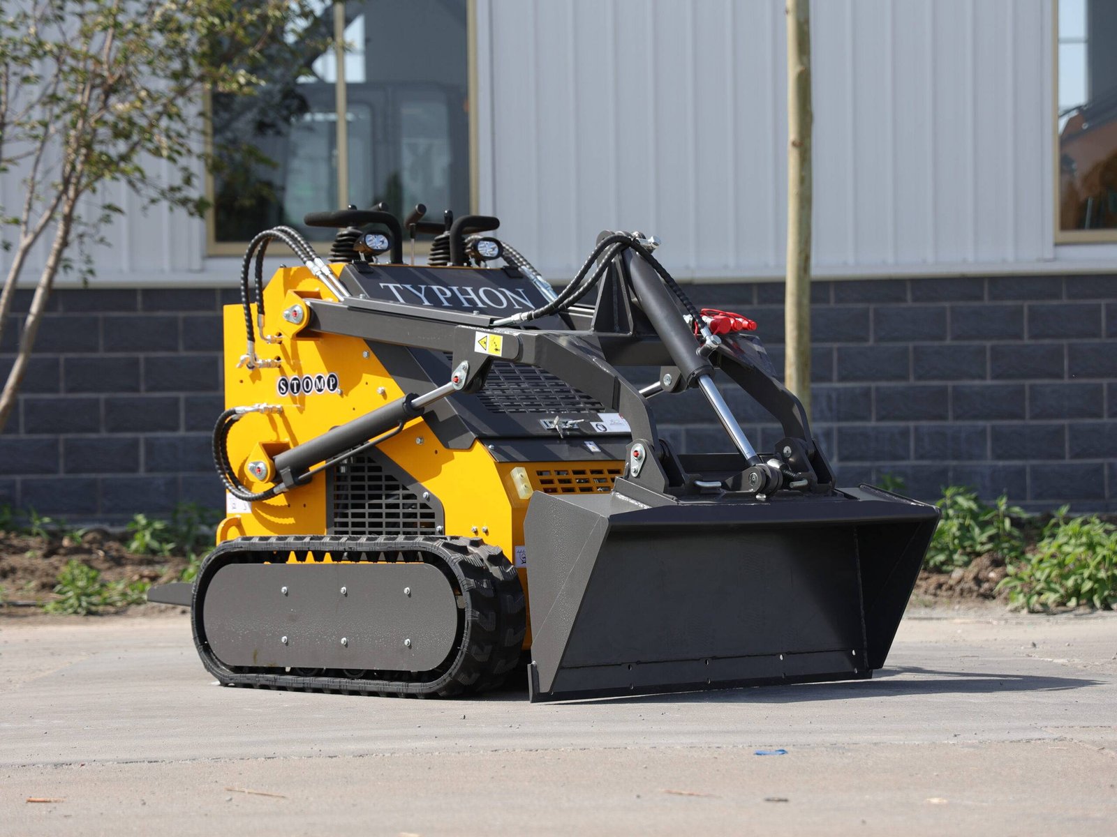 Brand New TYPHON STOMP 2000lbs Mini Skid Steer Loader 23.5HP Gas EPA Engine USA