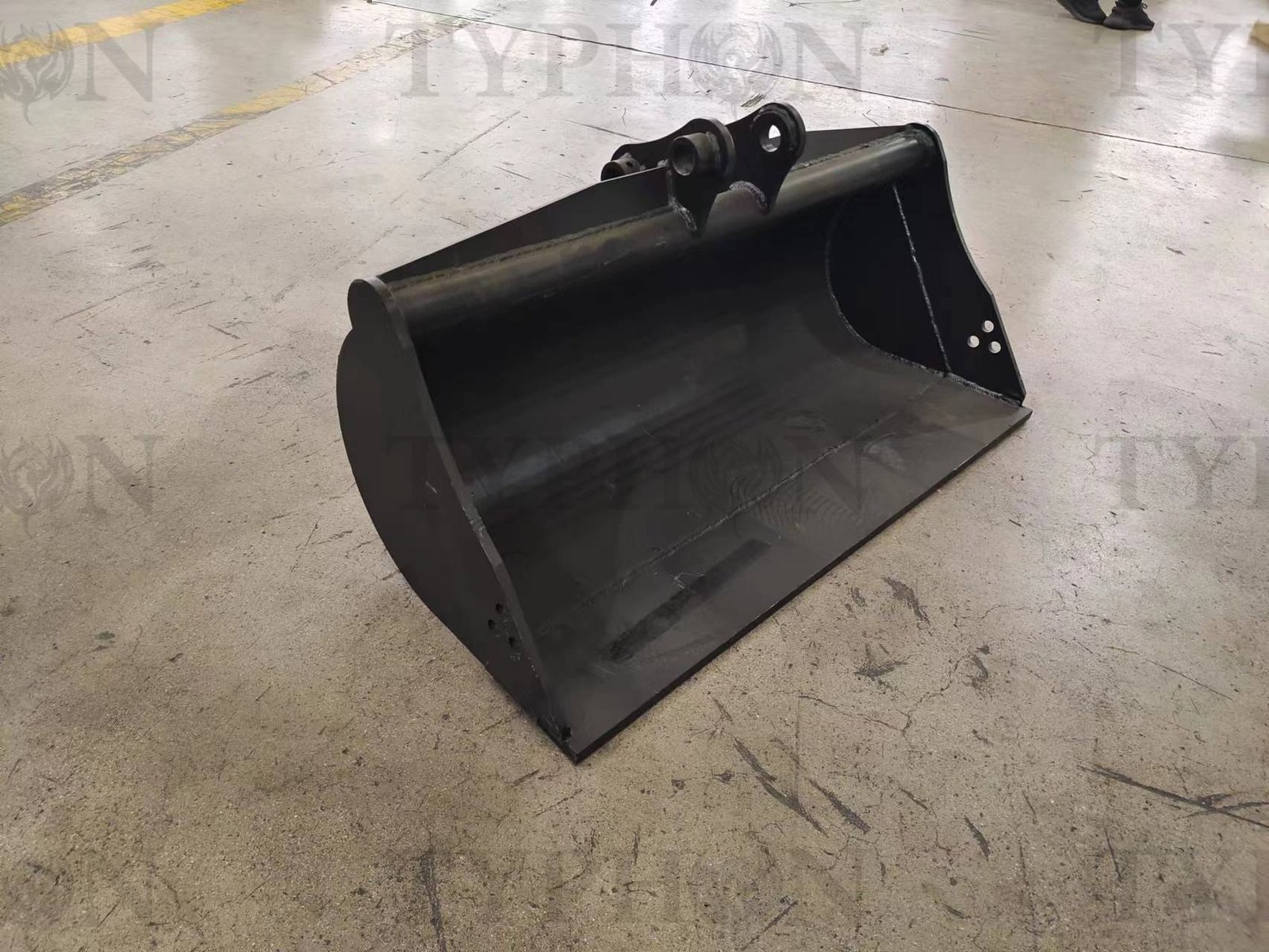 TYPHON 2.5 Ton Mini Excavator Attachment Plain Bucket 800mm 31″ Mud Bucket For TERROR X2 PRO