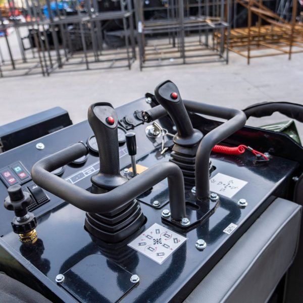 TYPHON Stomp V1000 24HP Kubota D1105 Water Cooled Diesel Skid Steer Pilot Control